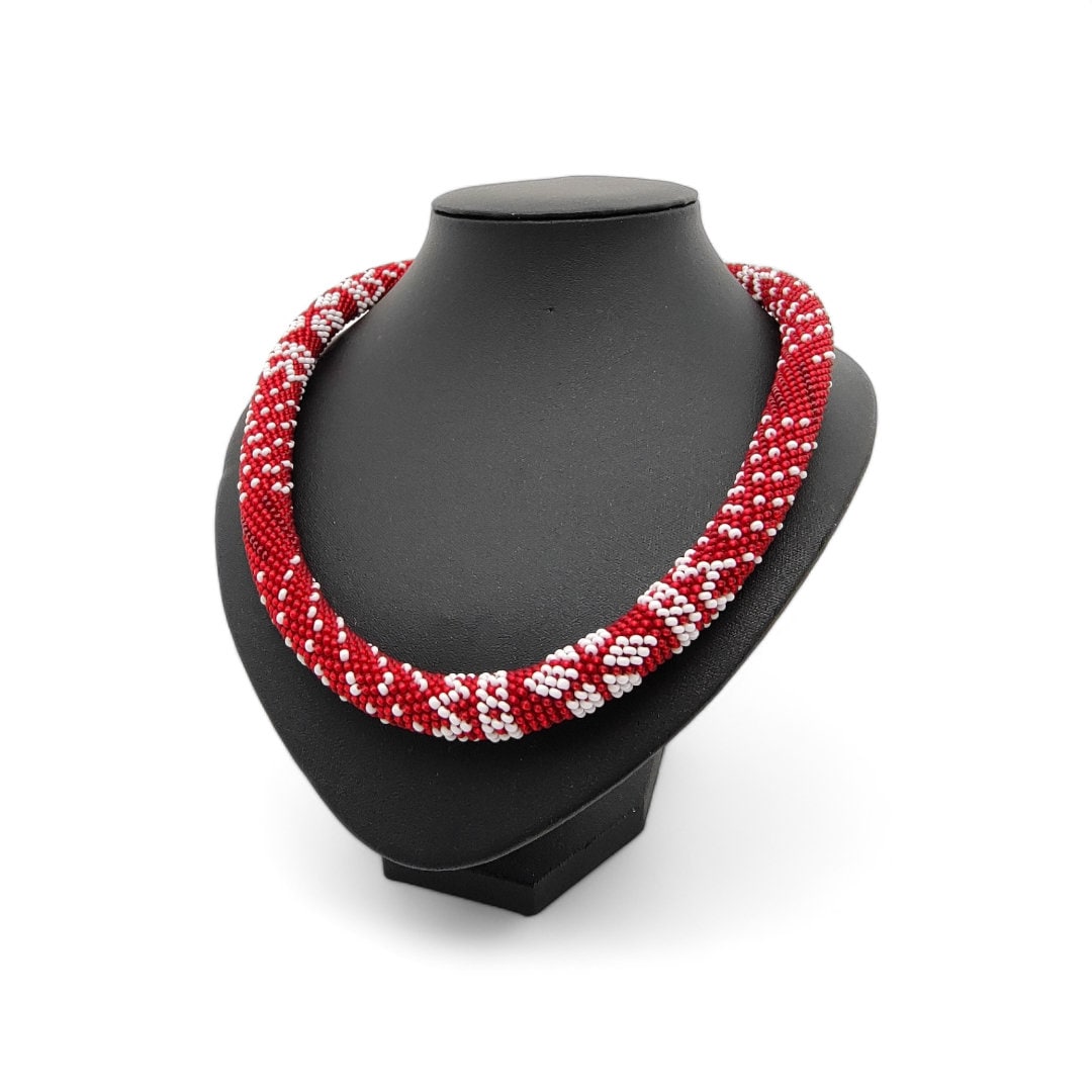 Häkelkette, Halskette, Collier aus Miniperlen Schlauchkette Schmuckkette festlicher Schmuck gehäkelte aus 3.750 Perlen rot weiß  #1756824201